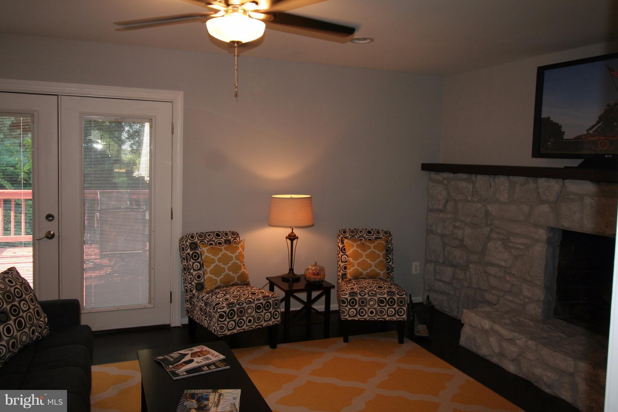 1909 East Beech Road Sterling, VA 20164 - Photo 7 of 30 Family Room