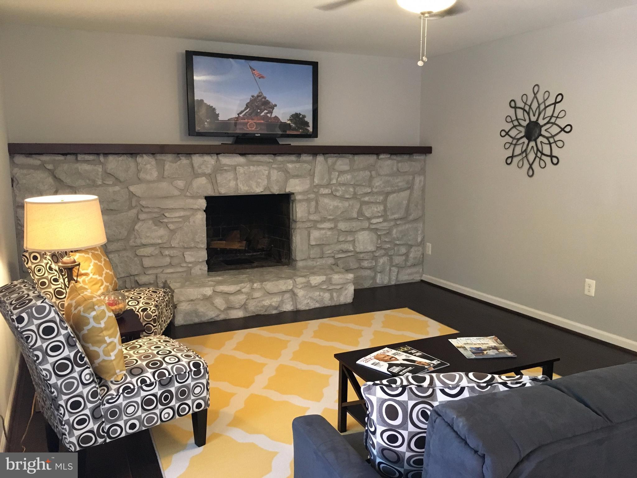 1909 East Beech Road Sterling, VA 20164 - Photo 8 of 30 Family Room