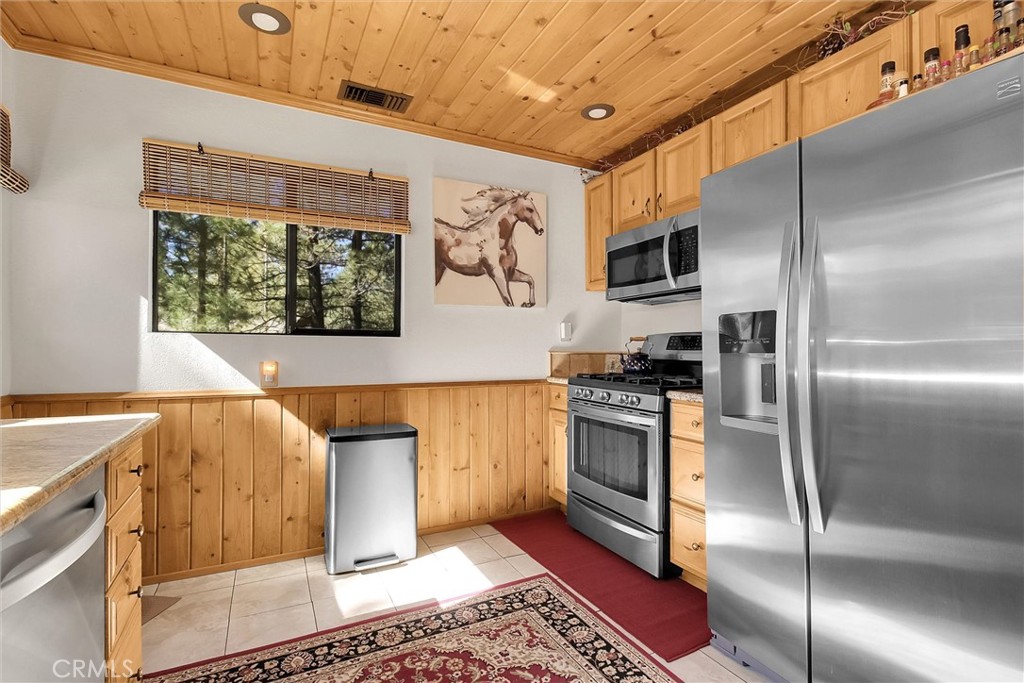 39222 Arapahoe Road Fawnskin, CA 92333 - Photo 15 of 20