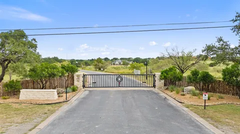 $1,452,000 | 108 Cross Trail, Spicewood, TX 78669