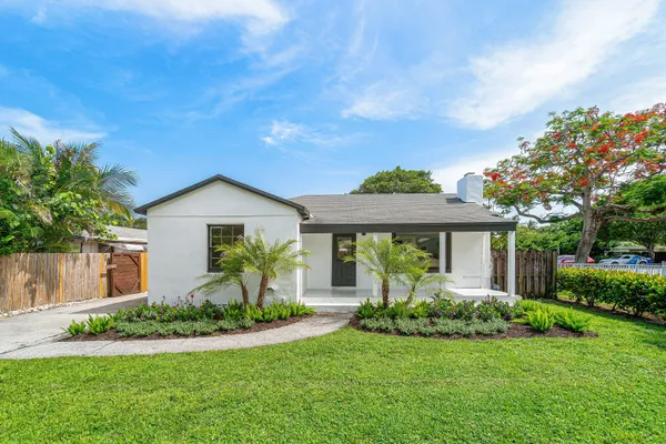 $2,500 | 246 Northeast 13th Street, Delray Beach, FL 33444
