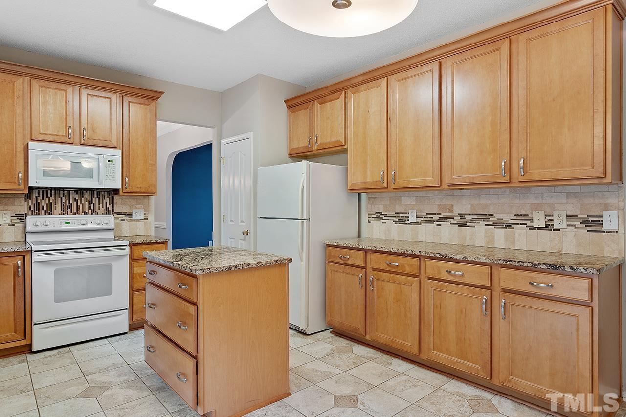 5705 Enoree Lane Raleigh, NC 27616 - Photo 5 of 30 Gallery Image 5