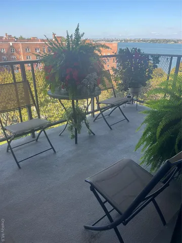 $629,000 | 166-25 Powells Cove Boulevard, Unit 9E | Beechhurst