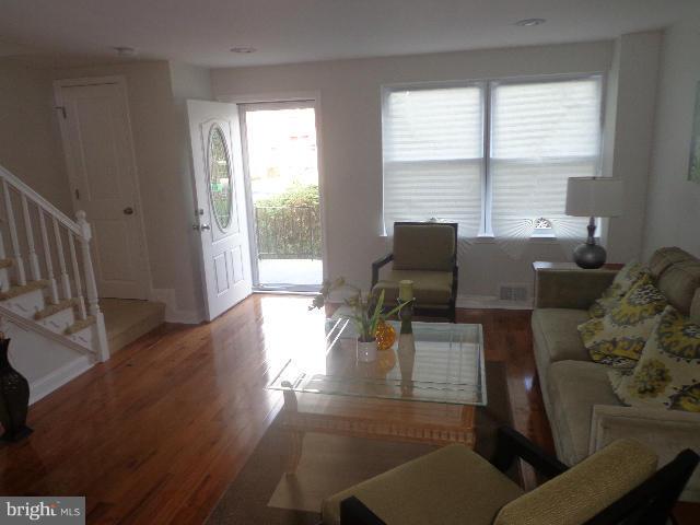 1557 Langford Road Baltimore, MD 21207 - Photo 4 of 19 Living Room