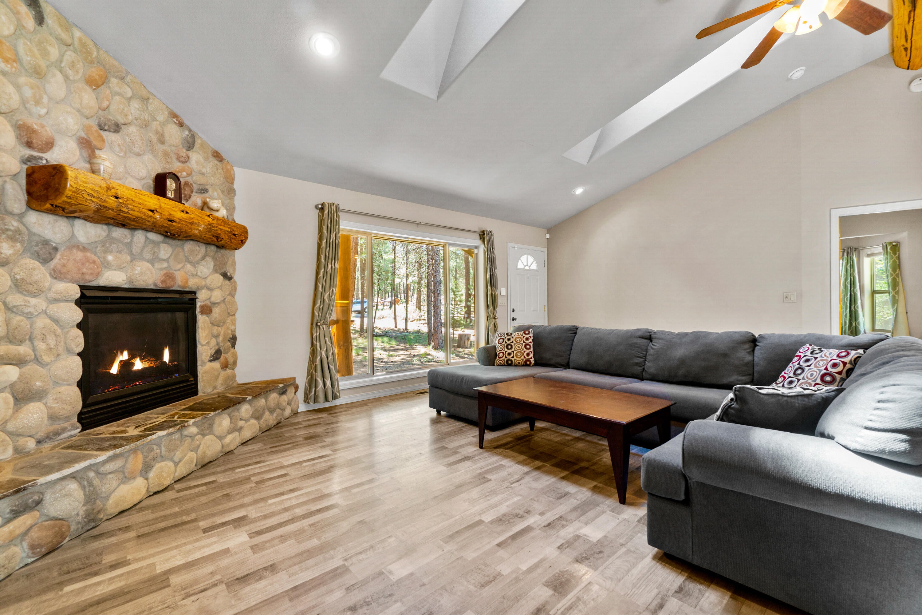16940 Jacinto Road Bend, OR 97707 - Photo 8 of 26 RileyVisuals-27