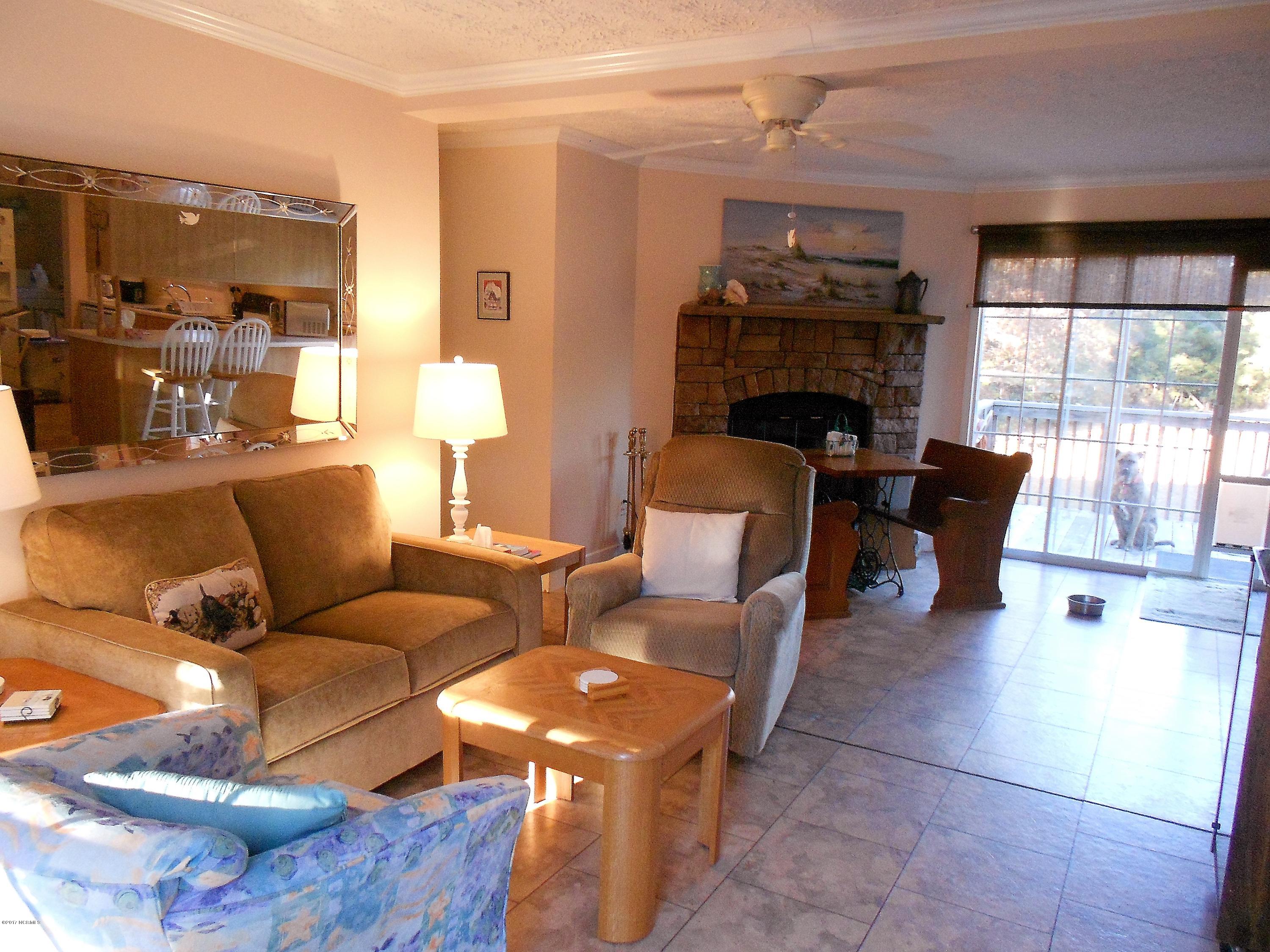 3701 East Boiling Spring Road Southport, NC 28461 - Photo 4 of 54 Livimg room