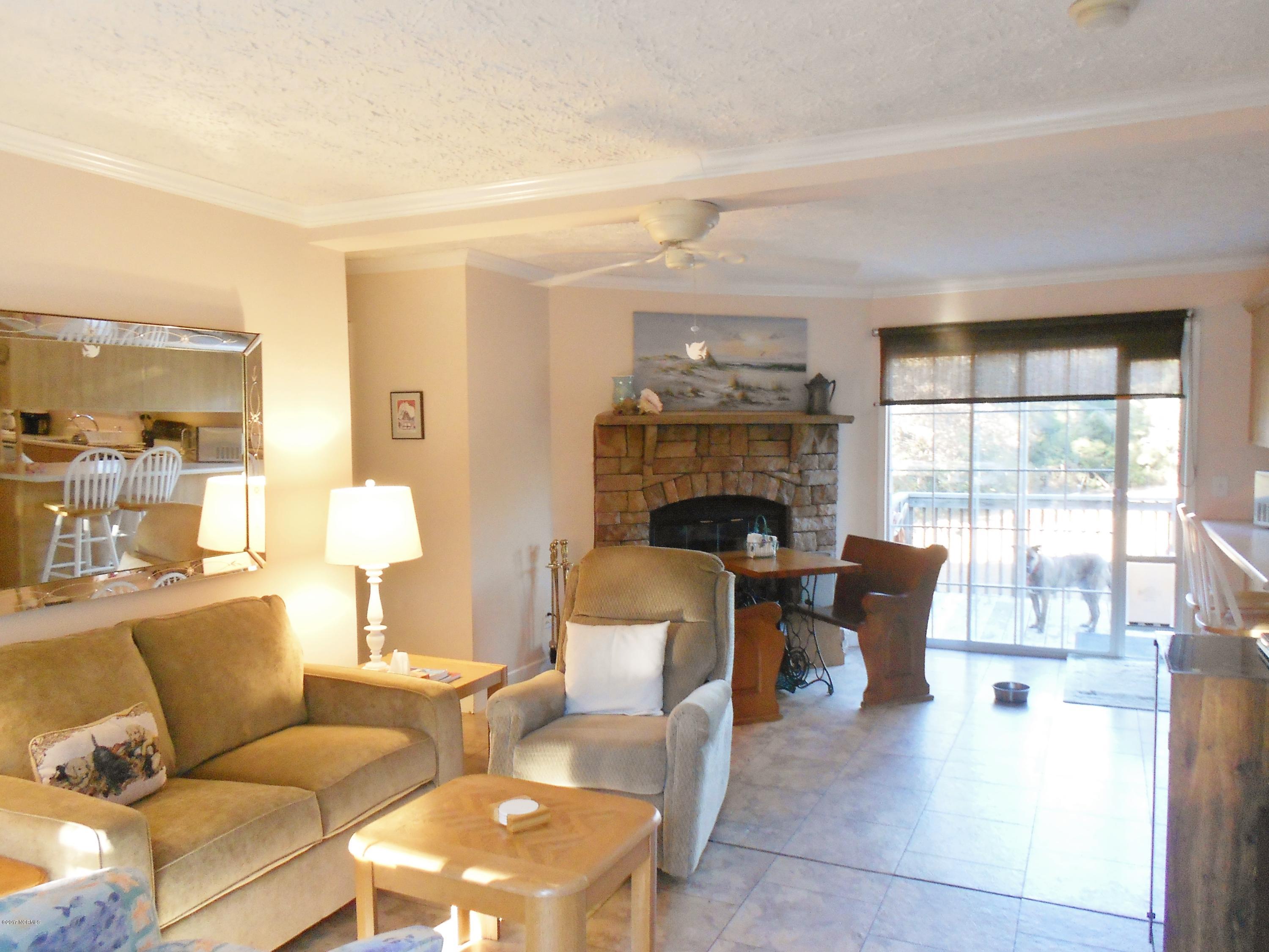 3701 East Boiling Spring Road Southport, NC 28461 - Photo 8 of 54 Living room