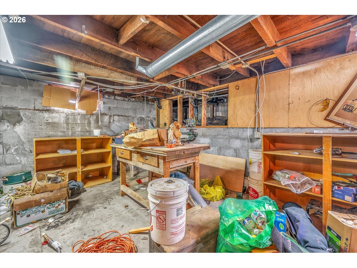240 Northeast 80th Avenue Portland, OR 97213 - Photo 14 of 25 a view of a patio with table and chairs