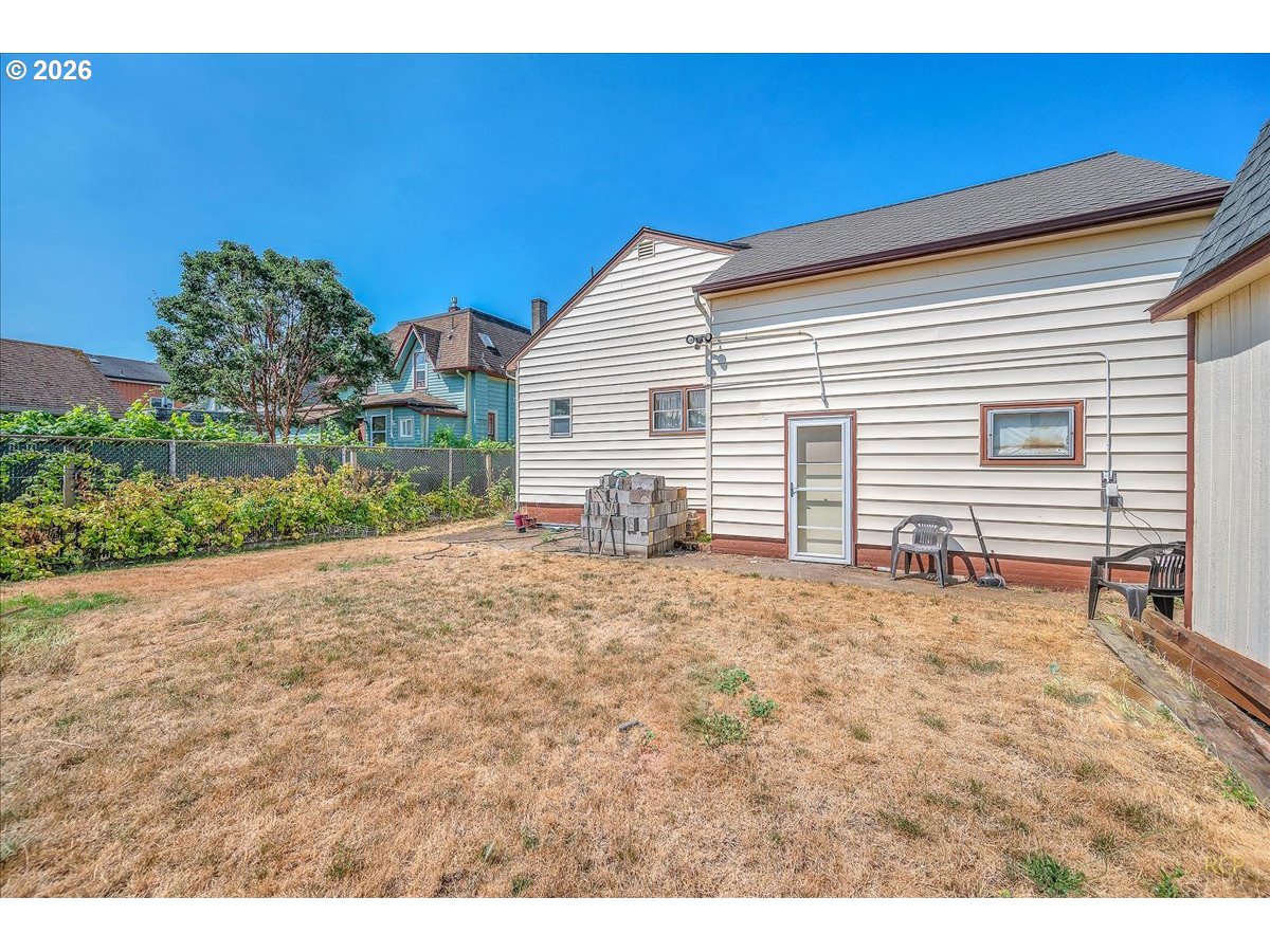 240 Northeast 80th Avenue Portland, OR 97213 - Photo 16 of 25 a view of a backyard with a garden and entertaining space
