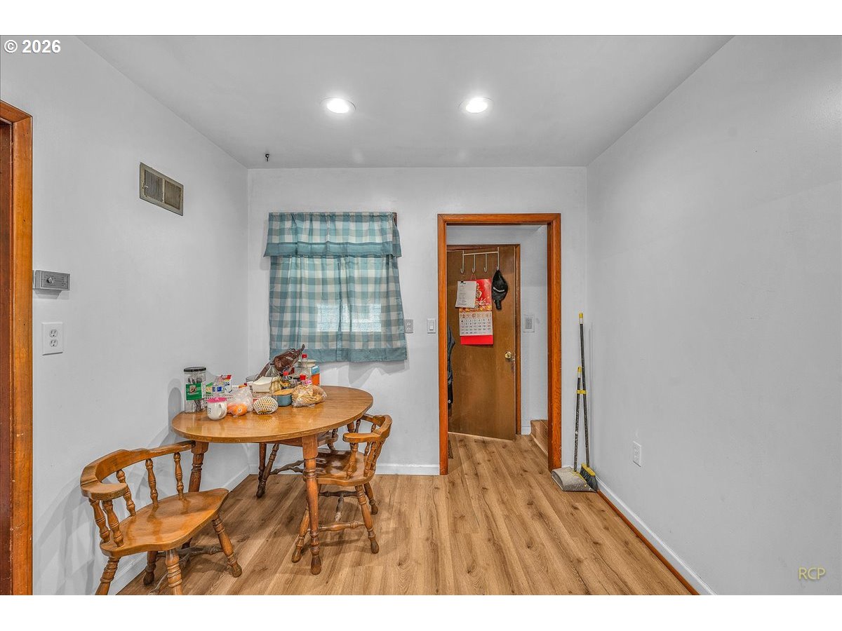 240 Northeast 80th Avenue Portland, OR 97213 - Photo 7 of 25 a dining room with furniture and window