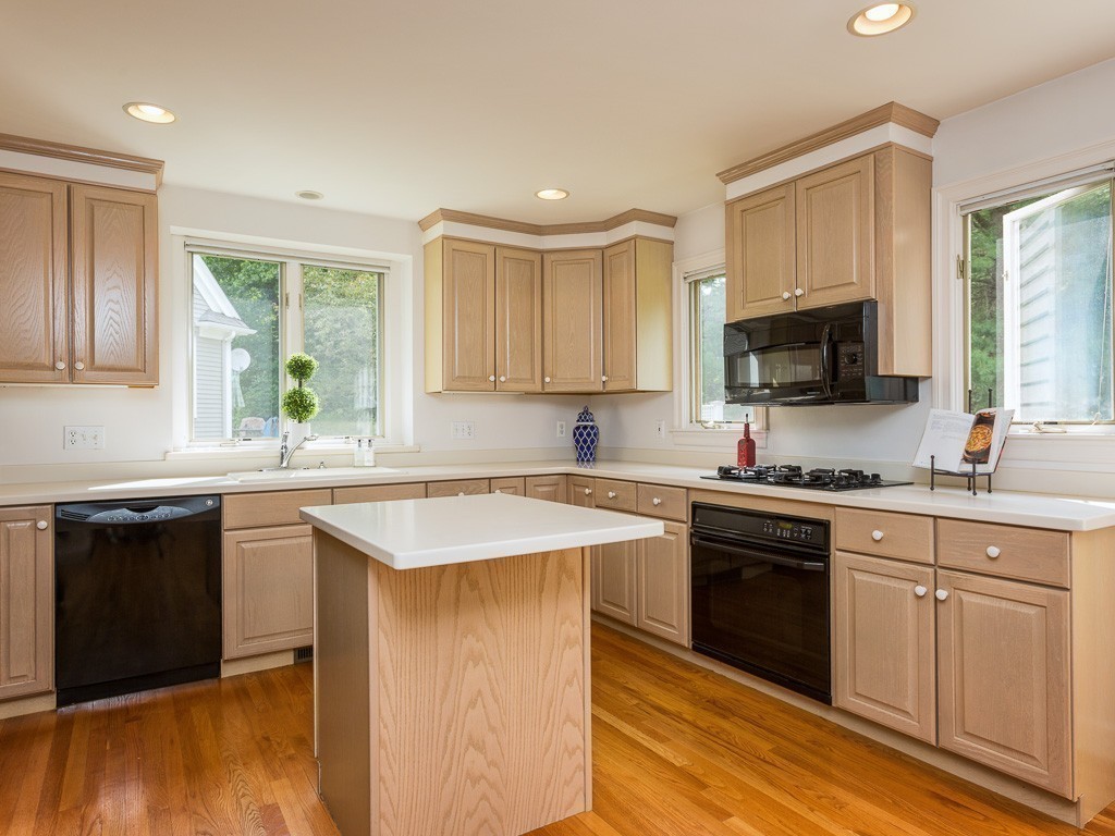 7 Litchfield Road Lexington, MA 02420 - Photo 8 of 25 Gallery Image 8
