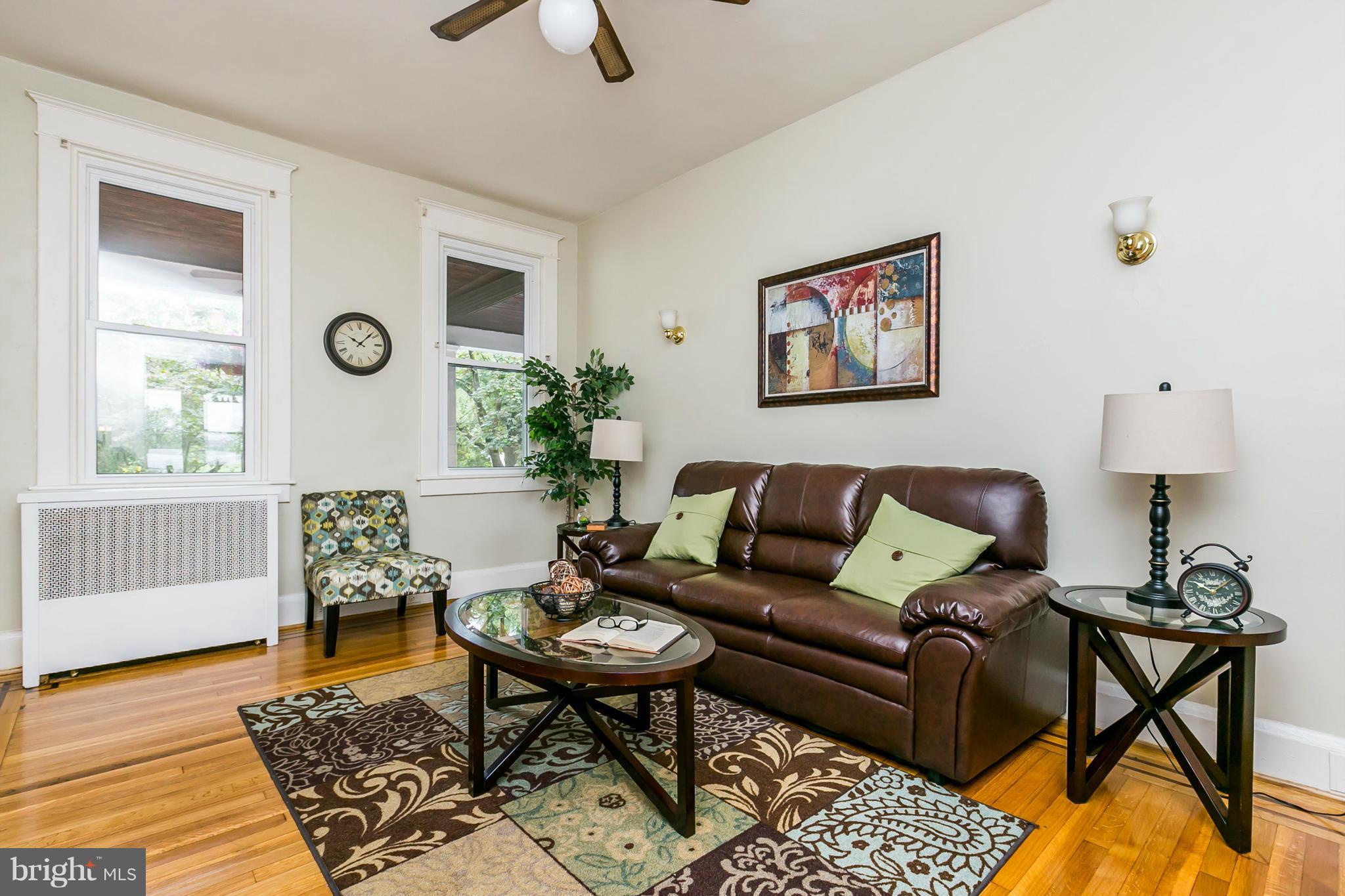 4208 Falls Road Baltimore, MD 21211 - Photo 2 of 28 Living Room