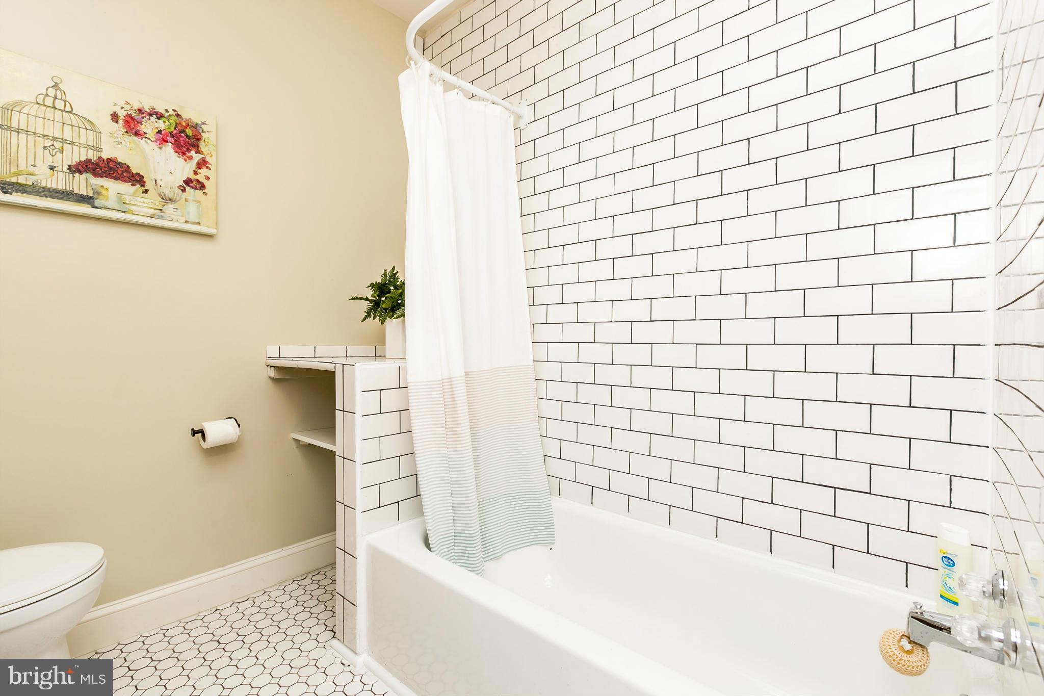 4208 Falls Road Baltimore, MD 21211 - Photo 23 of 28 Bath