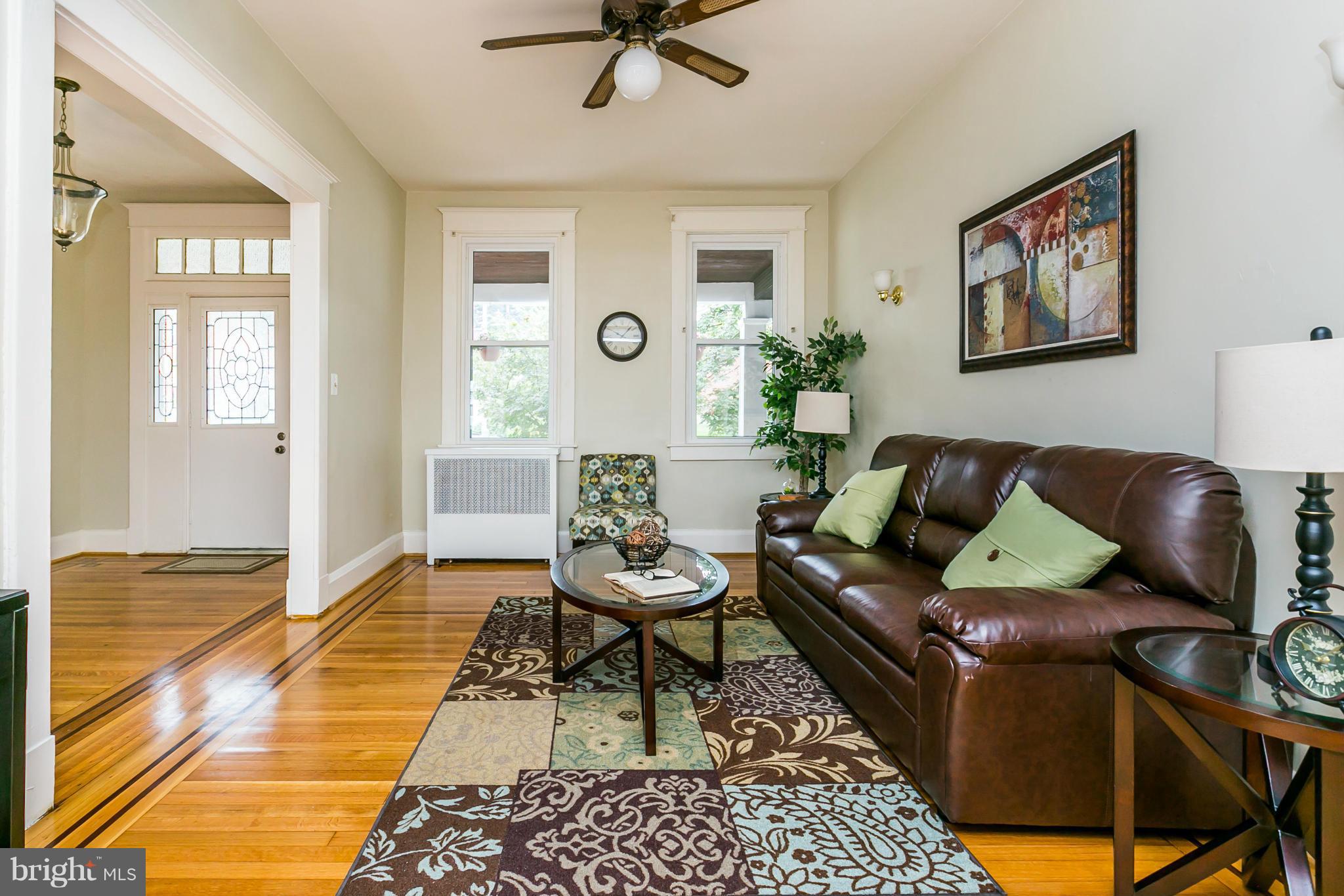 4208 Falls Road Baltimore, MD 21211 - Photo 5 of 28 Living Room