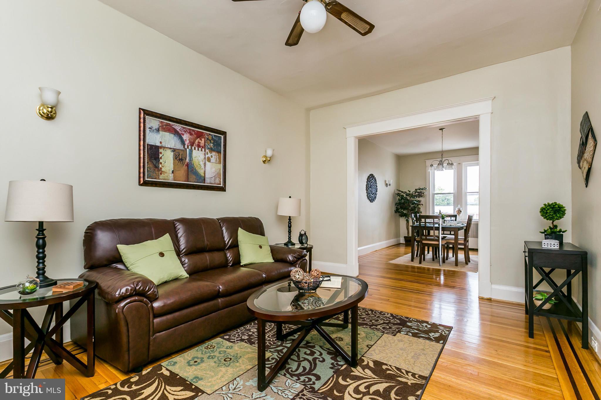 4208 Falls Road Baltimore, MD 21211 - Photo 6 of 28 Living Room