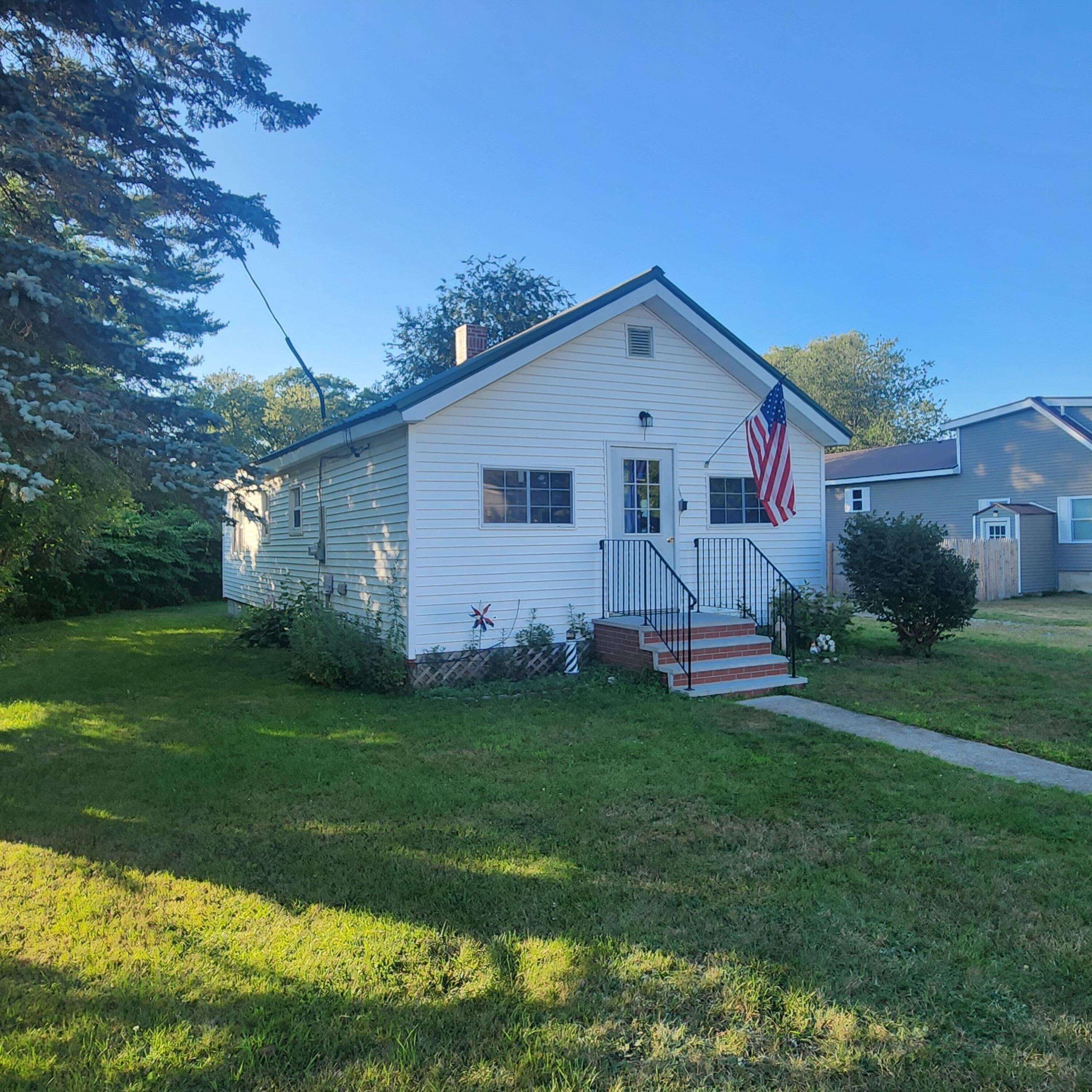 17 Willow Street Howland, ME 04448 - Photo 1 of 11
