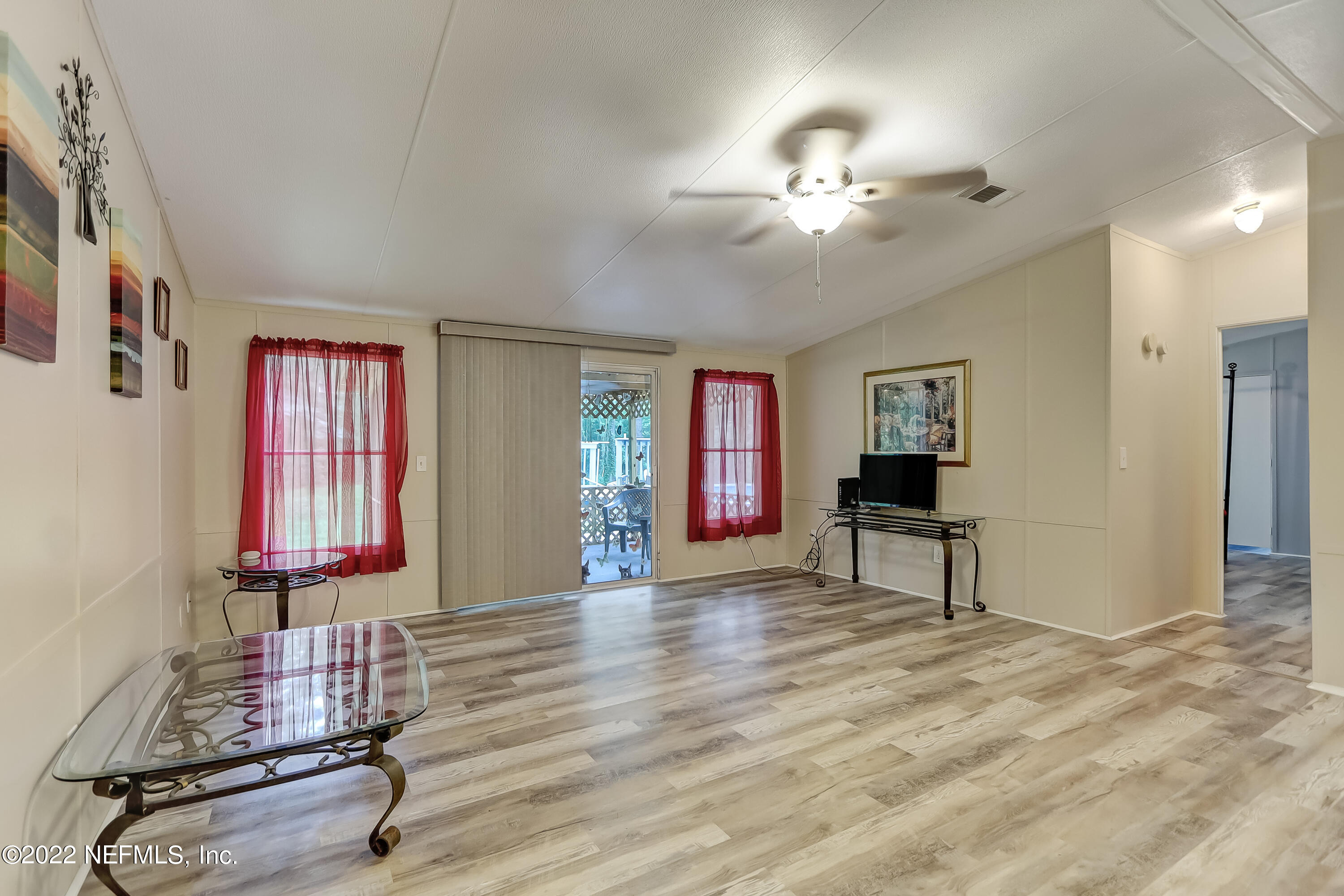 541035 Lem Turner Road Callahan, FL 32011 - Photo 19 of 40 Livingroom