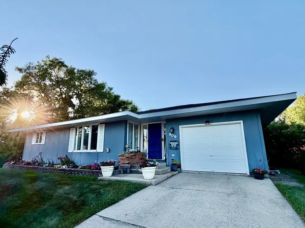 $229,000 | 909 2nd Street Northeast, Roseau, MN 56751