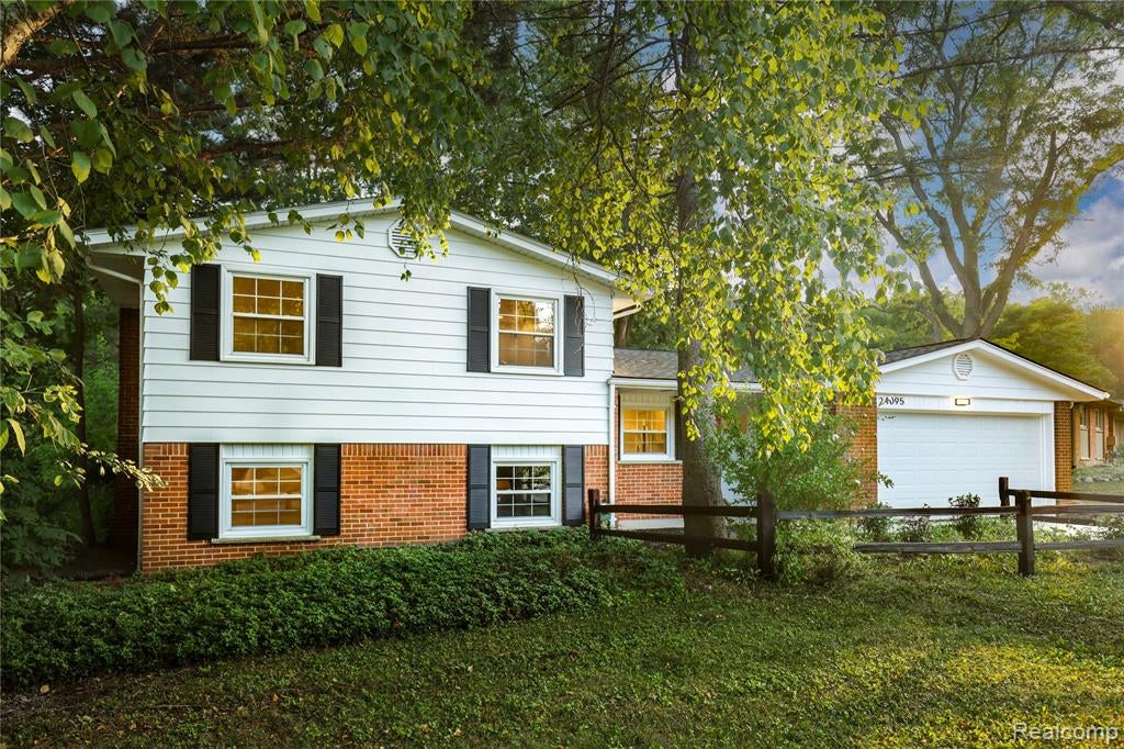 24095 Farmington Road Farmington, MI 48336 - Photo 2 of 51 Gallery Image 2