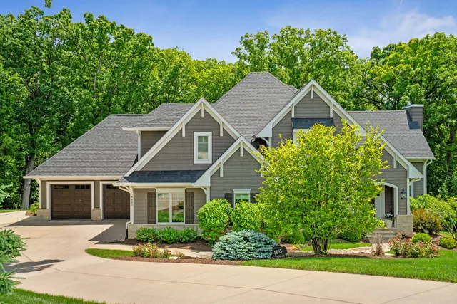 $1,795,000 | 4865 Woody Creek Circle, Bettendorf, IA 52722