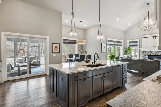 $1,795,000 | 4865 Woody Creek Circle, Bettendorf, IA 52722