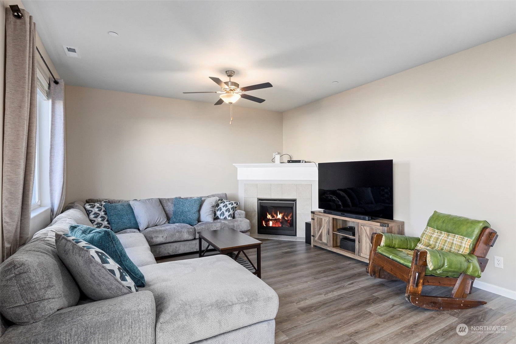 182 Russell Road Bremerton, WA 98312 - Photo 5 of 30 Gallery Image 5