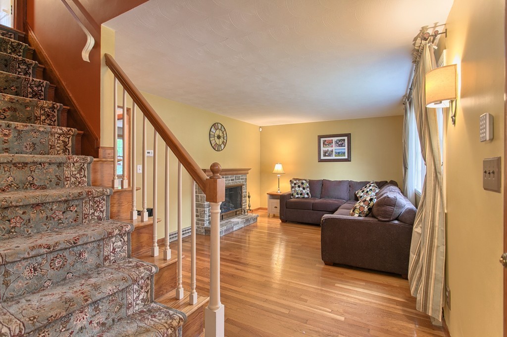4 Violet Road Burlington, MA 01803 - Photo 3 of 30 Gallery Image 3