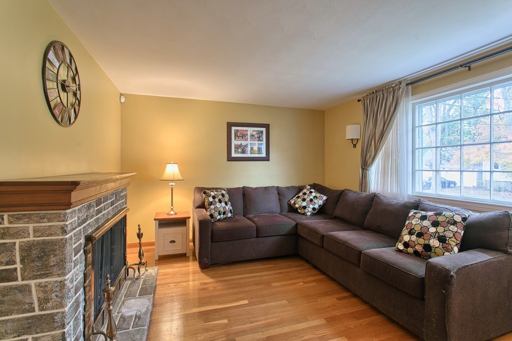 4 Violet Road Burlington, MA 01803 - Photo 4 of 30 Gallery Image 4