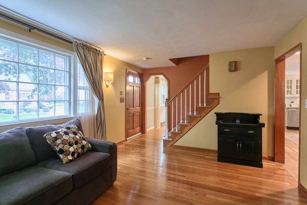 4 Violet Road Burlington, MA 01803 - Photo 5 of 30 Gallery Image 5