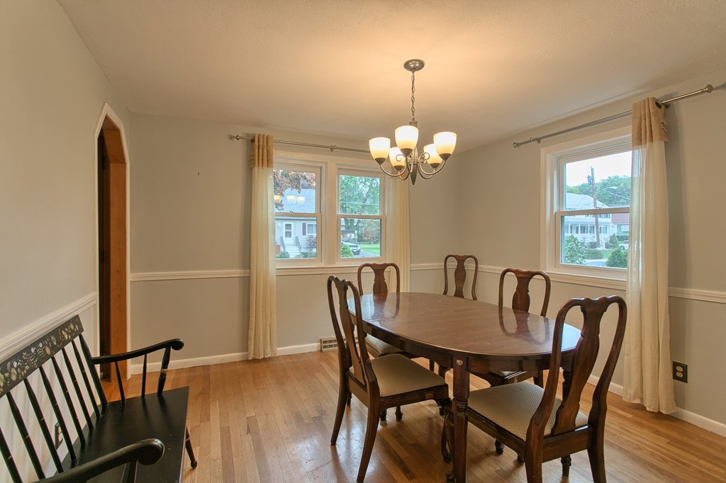4 Violet Road Burlington, MA 01803 - Photo 6 of 30 Gallery Image 6
