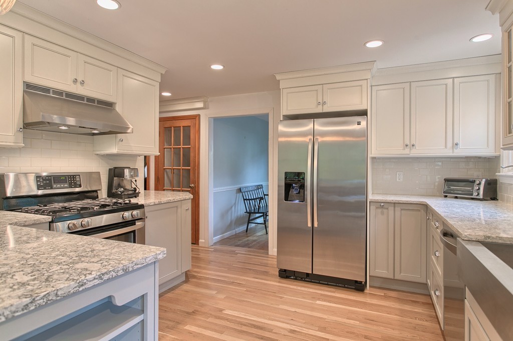 4 Violet Road Burlington, MA 01803 - Photo 9 of 30 Gallery Image 9