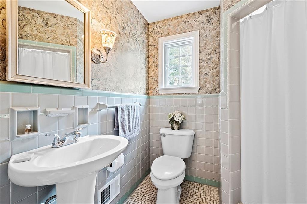820 Elm Spring Road Pittsburgh, PA 15243 - Photo 8 of 22 Gallery Image 8