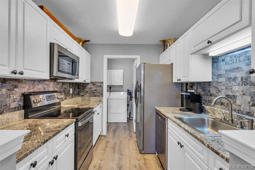 3516 Oakmonte Boulevard Rochester, MI 48306 - Photo 5 of 29