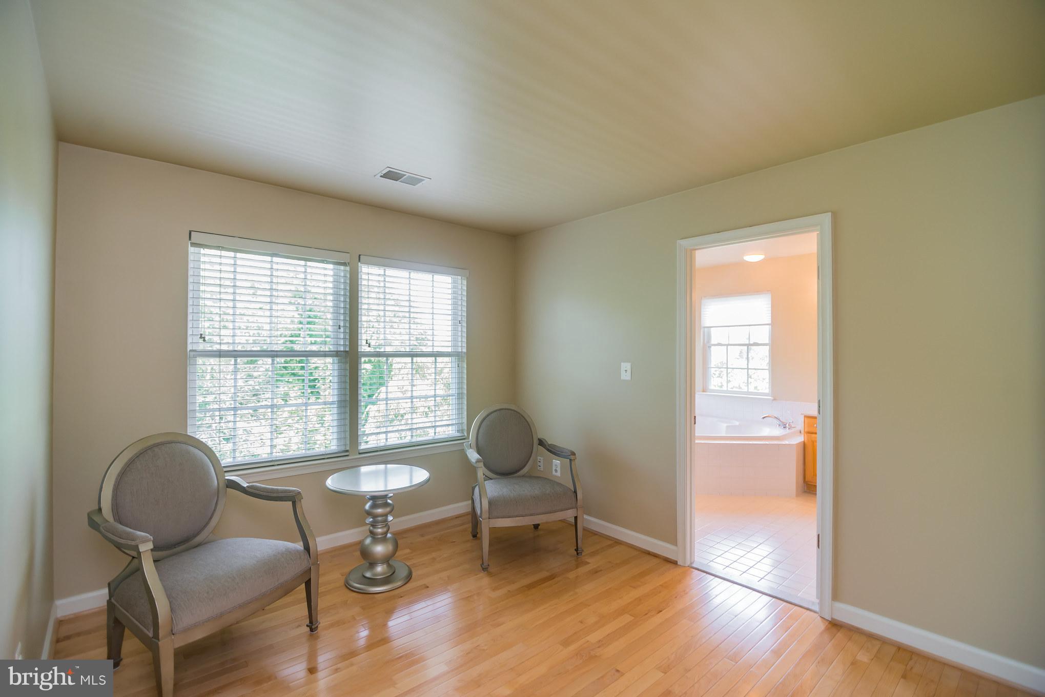 13942 Bromfield Road Germantown, MD 20874 - Photo 17 of 30 Sitting Area