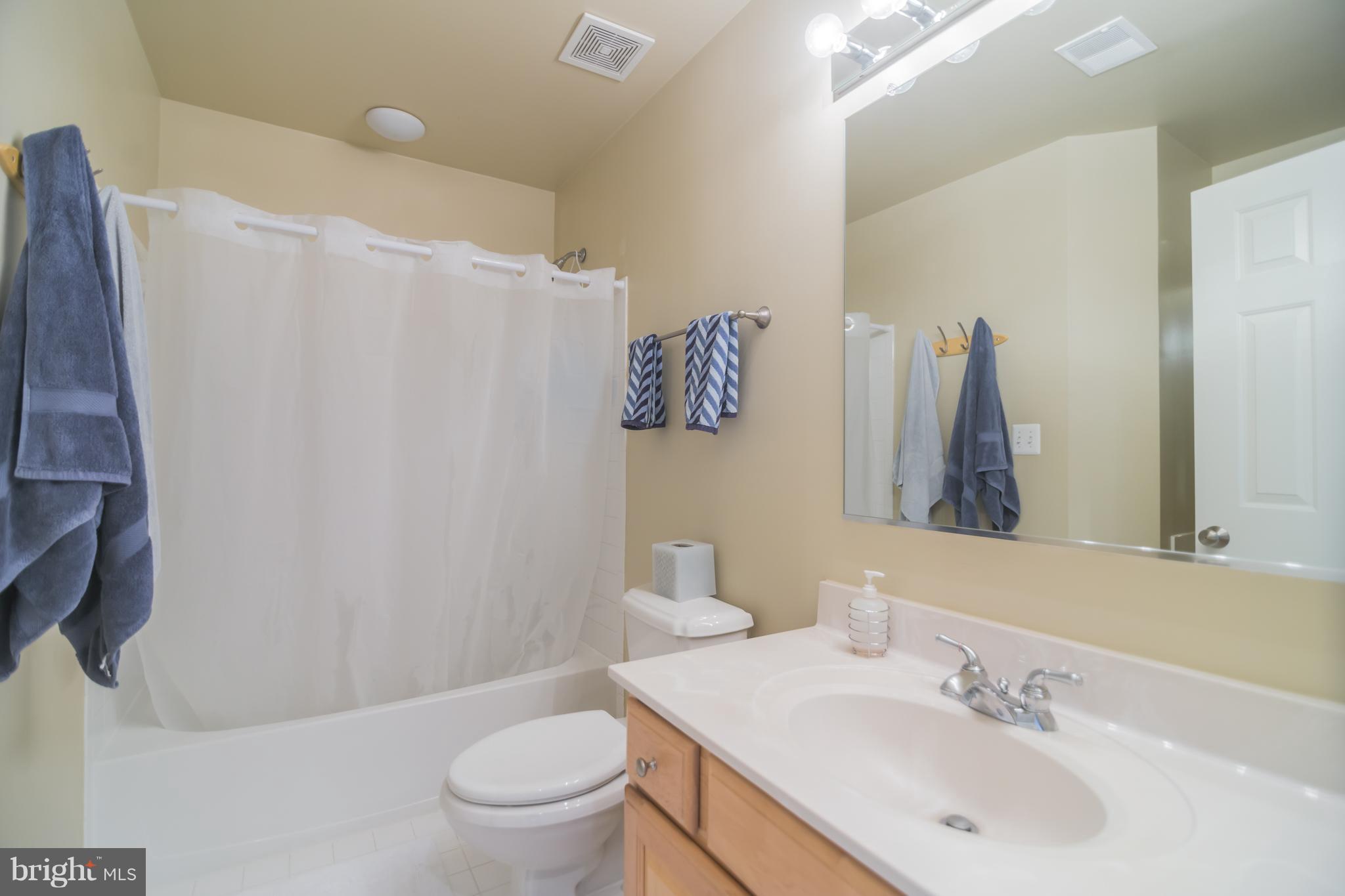 13942 Bromfield Road Germantown, MD 20874 - Photo 22 of 30 Hallway Bath, Full w twin vanities!