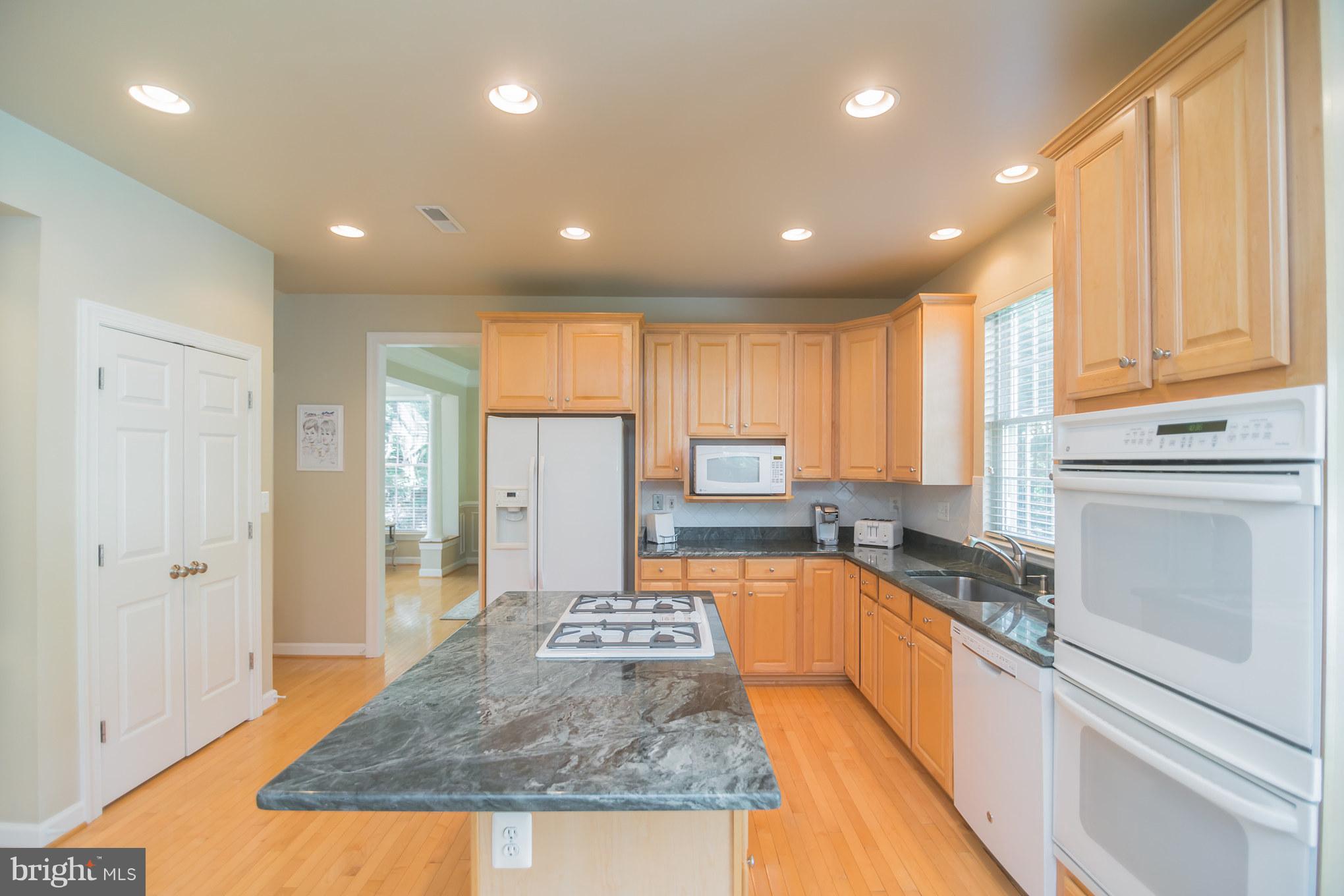 13942 Bromfield Road Germantown, MD 20874 - Photo 6 of 30 Kitchen