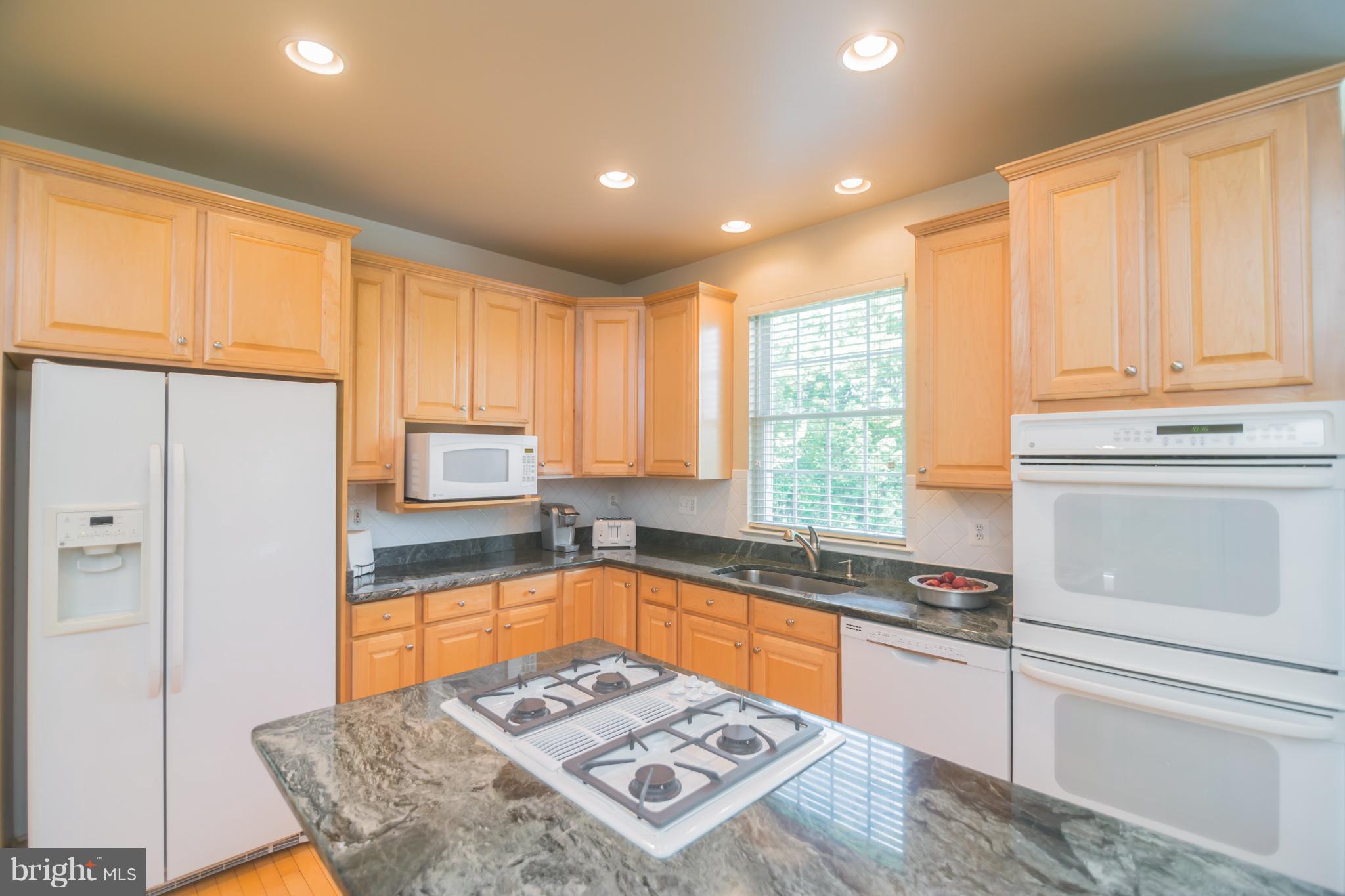 13942 Bromfield Road Germantown, MD 20874 - Photo 7 of 30 Kitchen
