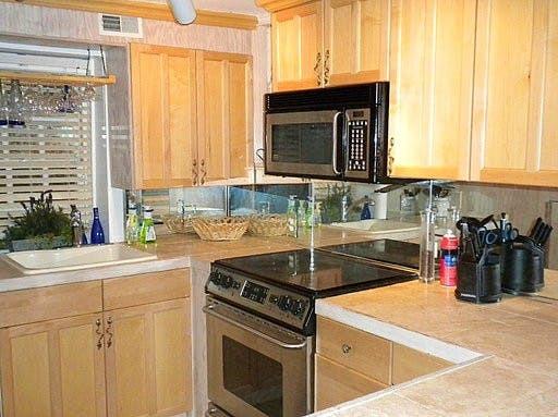 60 1/2 Society Street Charleston, SC 29401 - Photo 6 of 10 4