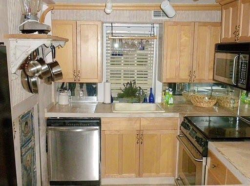 60 1/2 Society Street Charleston, SC 29401 - Photo 7 of 10 5