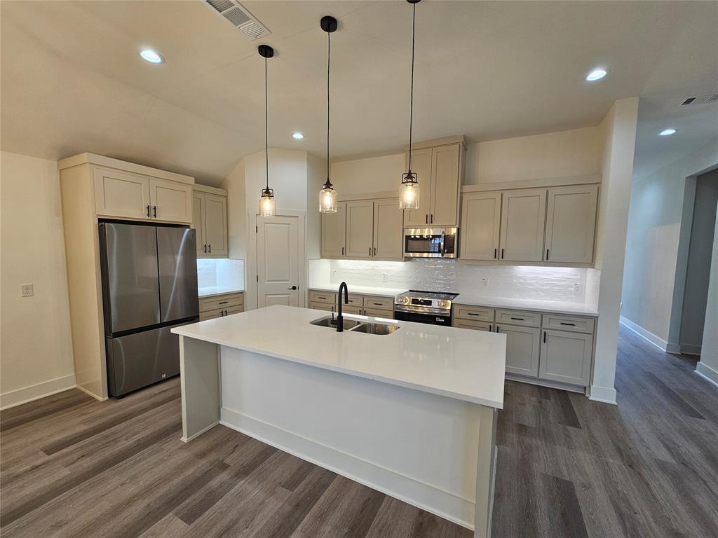 605 Begonia Drive Azle, TX 76020 - Photo 3 of 11