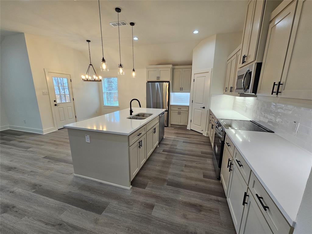605 Begonia Drive Azle, TX 76020 - Photo 4 of 11