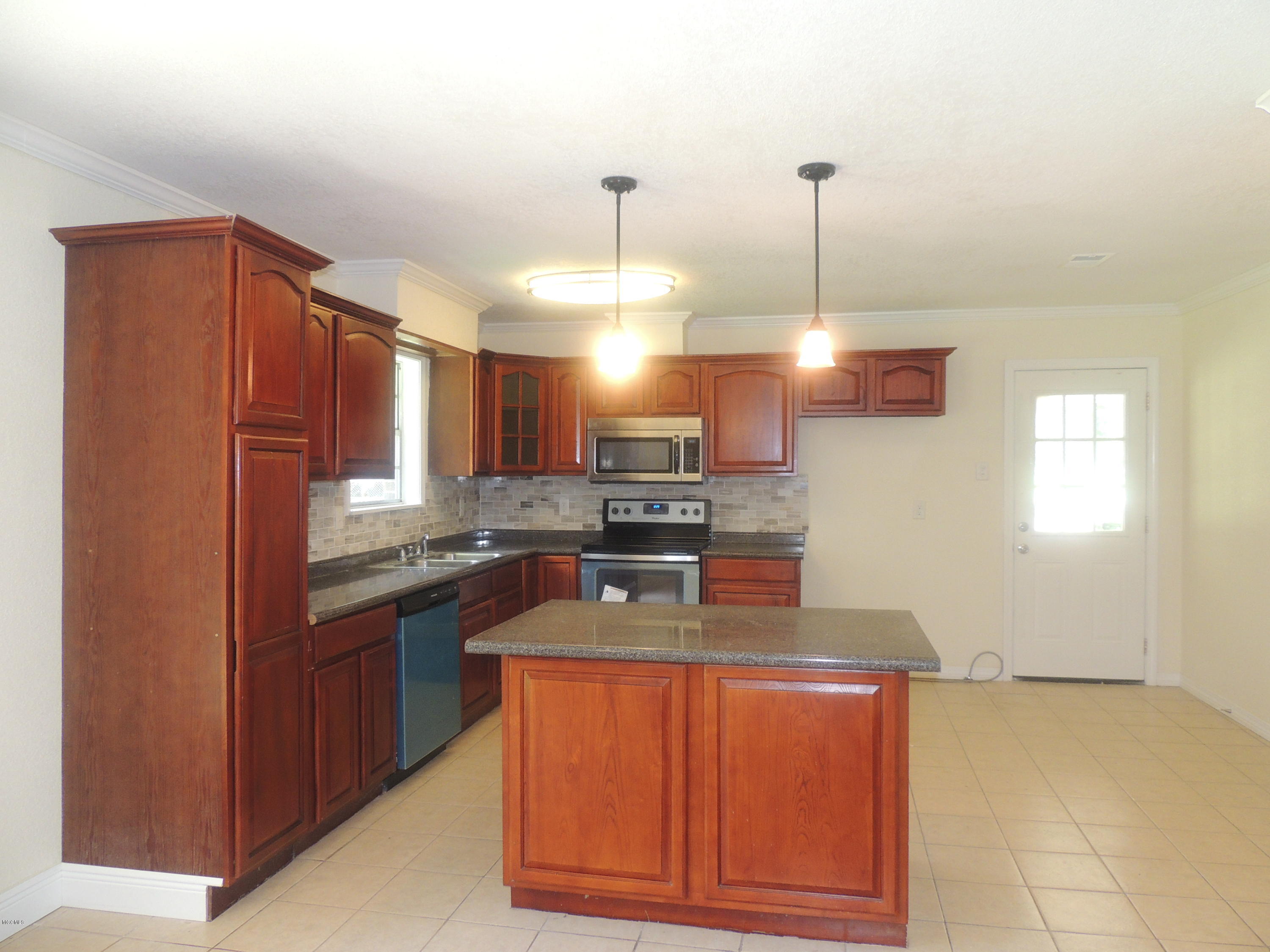 6100 Tolar Road Moss Point, MS 39562 - Photo 3 of 40 DSCN9320