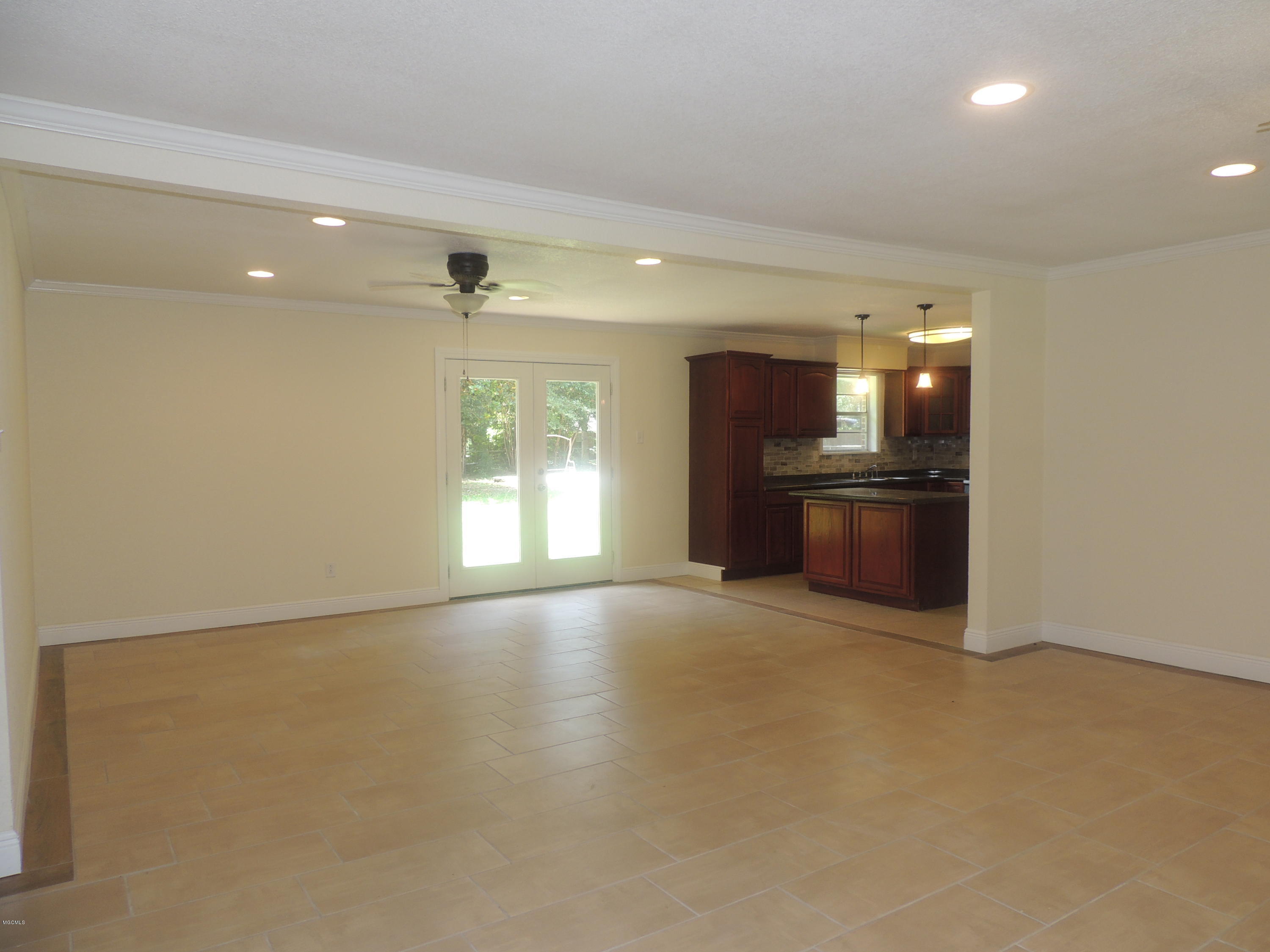 6100 Tolar Road Moss Point, MS 39562 - Photo 5 of 40 DSCN9316