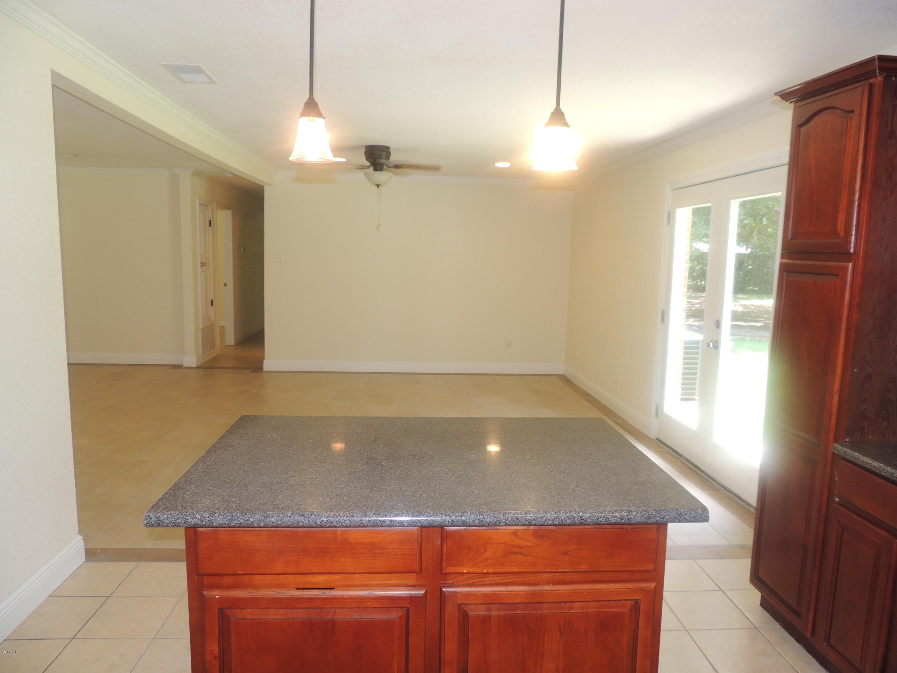 6100 Tolar Road Moss Point, MS 39562 - Photo 7 of 40 DSCN9325