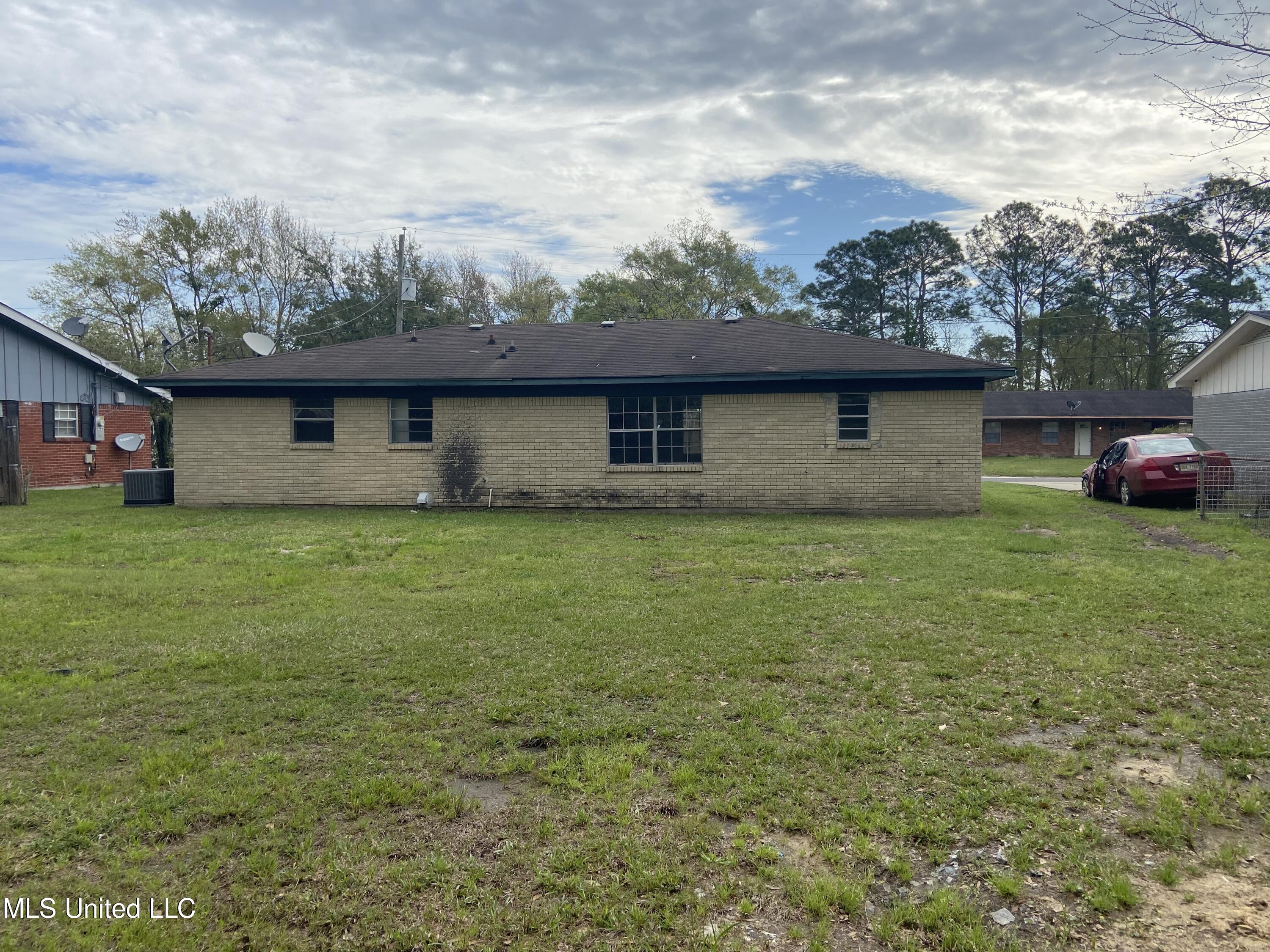 5610 Rose Drive Moss Point, MS 39563 - Photo 2 of 15 IMG_1305