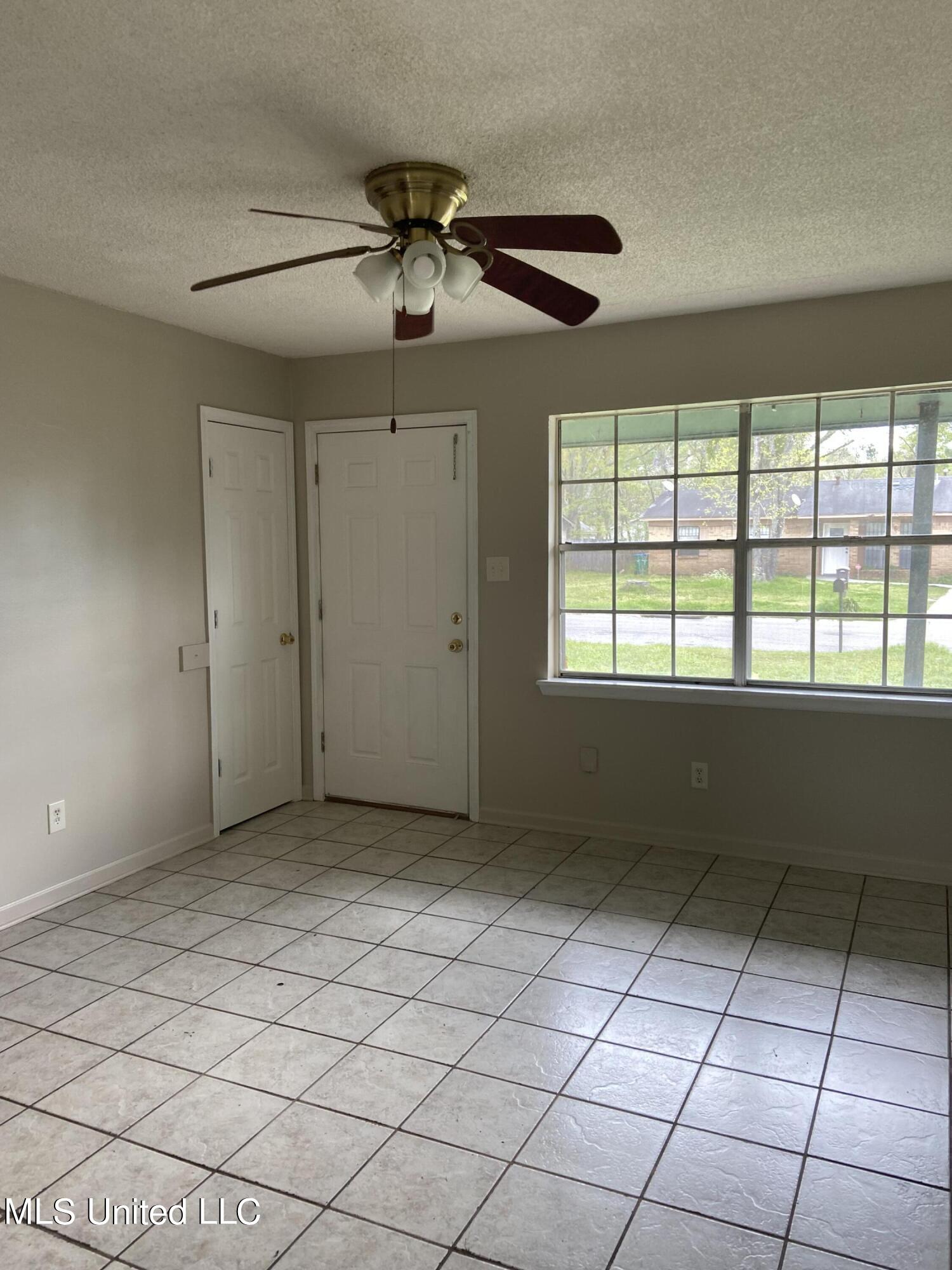 5610 Rose Drive Moss Point, MS 39563 - Photo 3 of 15 IMG_1294