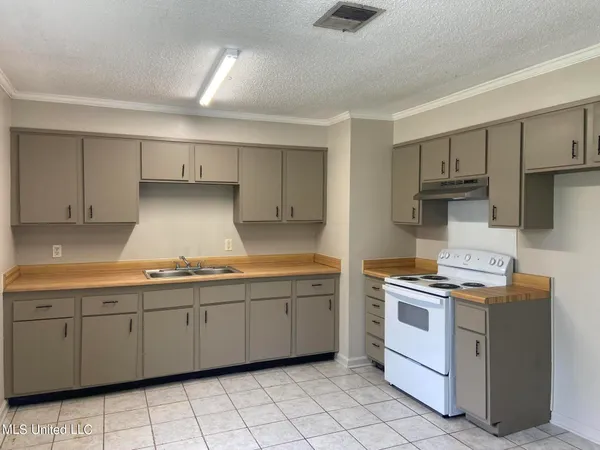 $900 | 5610 Rose Drive, Moss Point, MS 39563