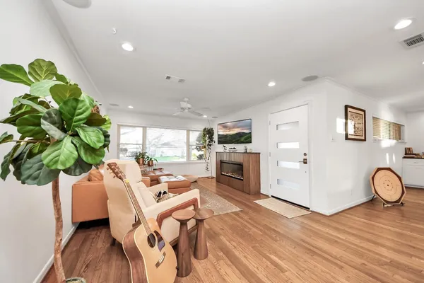 $4,000 | 411 Venice Street, Sugar Land, TX 77478