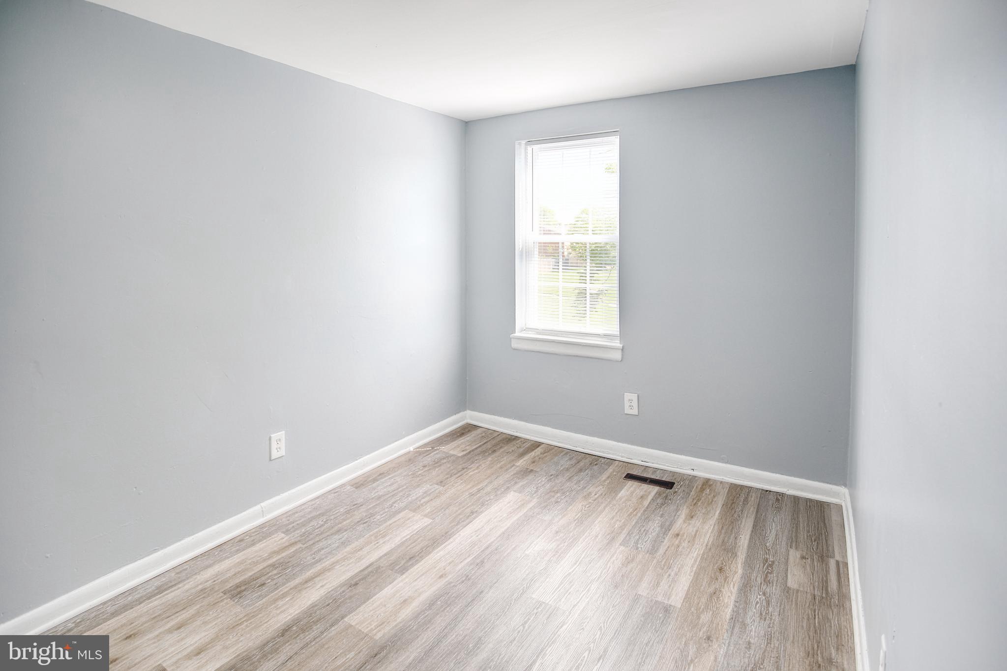 819 Aisquith Street Baltimore, MD 21202 - Photo 21 of 26 an empty room with a window
