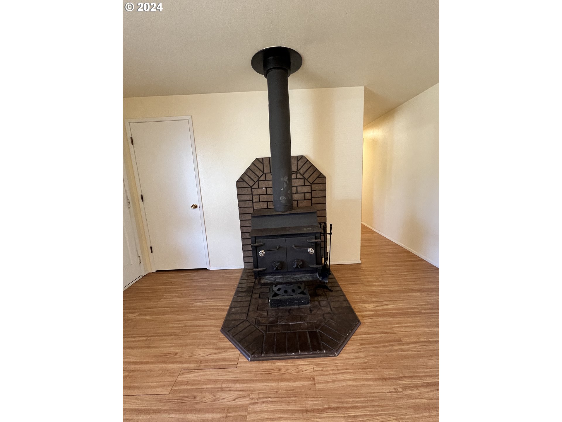 405 Azalea Park Road Brookings, OR 97415 - Photo 5 of 29 Gallery Image 5